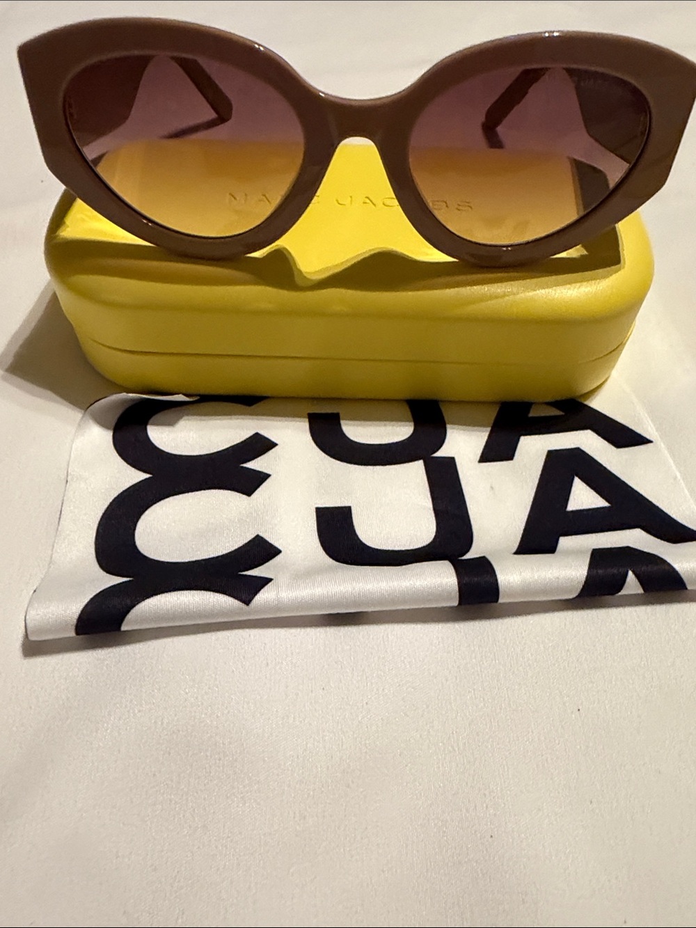 Marc Jacobs Brown Cat-Eye Sunglasses with Gradient Lenses